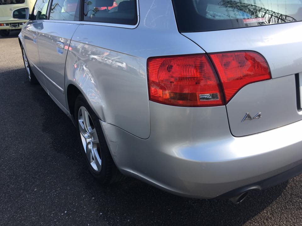 AUDI A4アバント『Ｉさま』左テールライト不灯によりご入庫です。