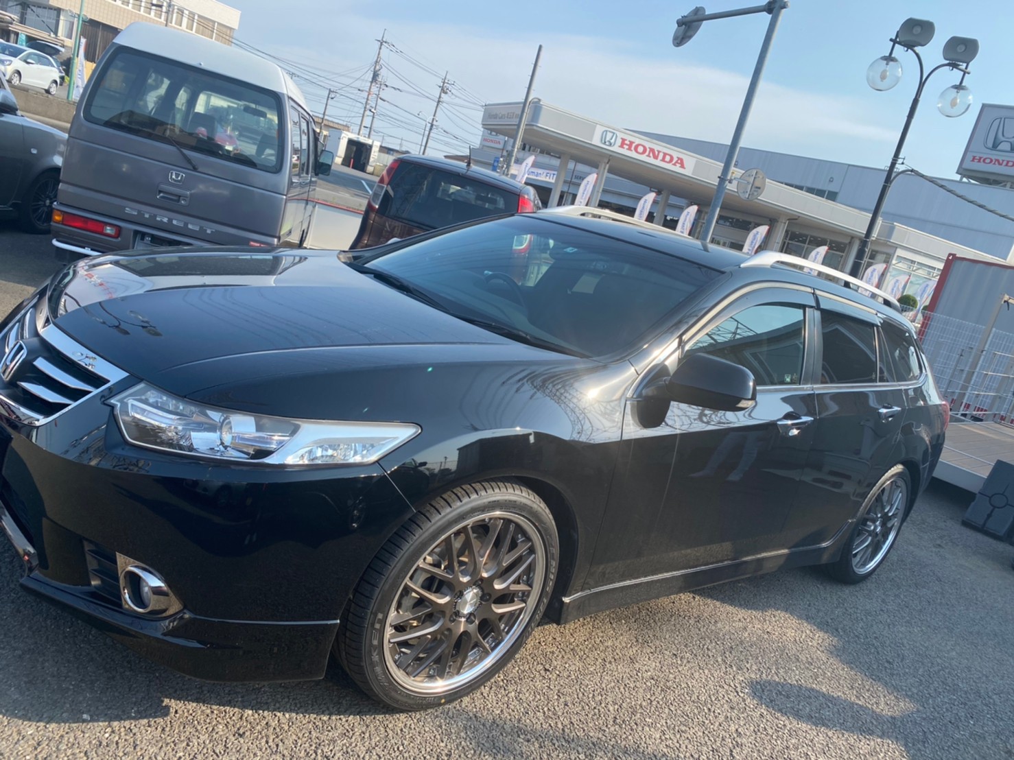 HONDA　アコードツアラー　タイプS『Kさま』オイル、フィルター交換にてご入庫です！