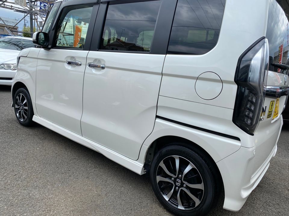 HONDA　N-BOXカスタム『Yさま』タイヤ履き替えにてご入庫です。