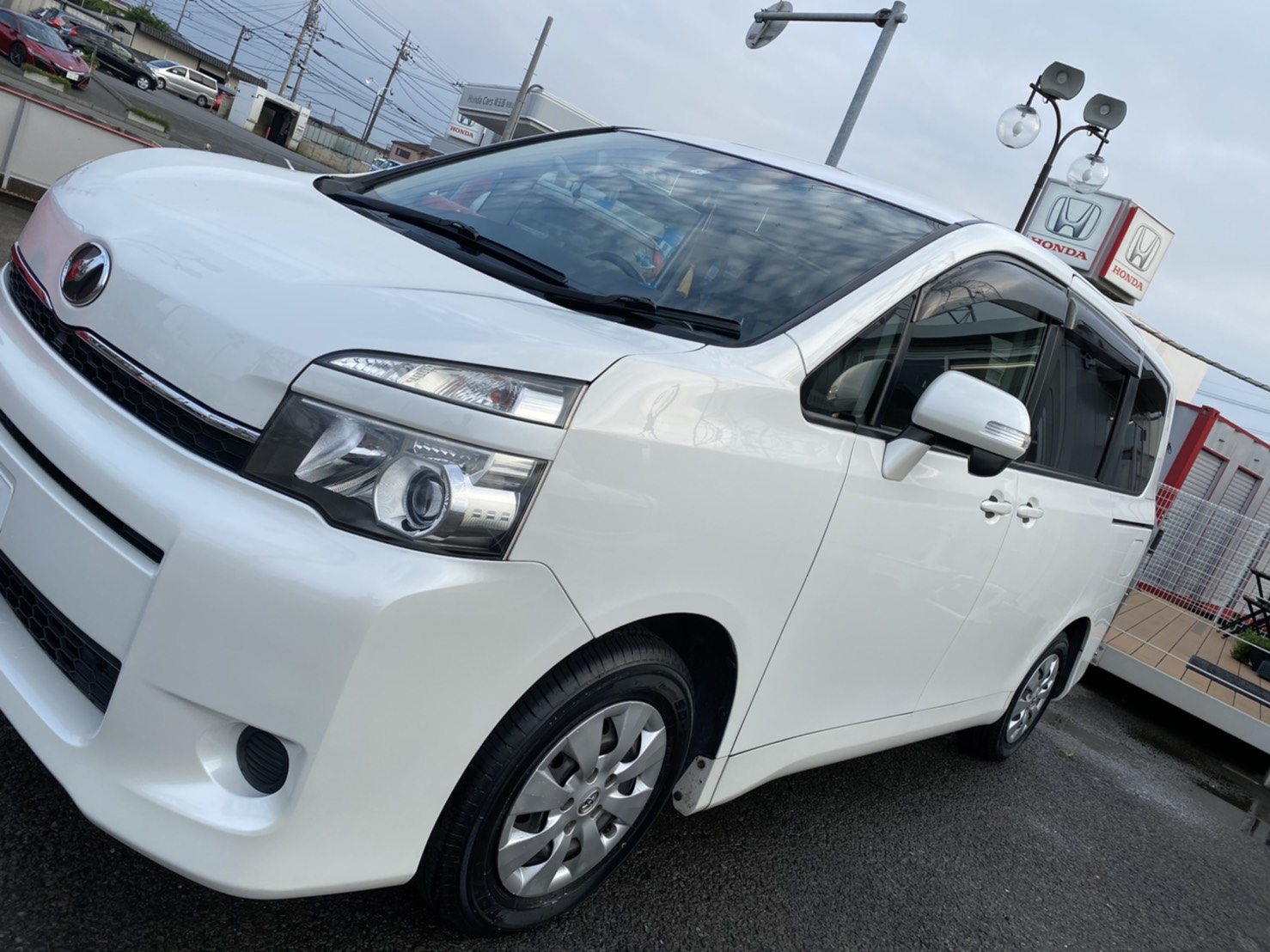 TOYOTA　VOXY『Oさま』車検にてご入庫ありがとうございます