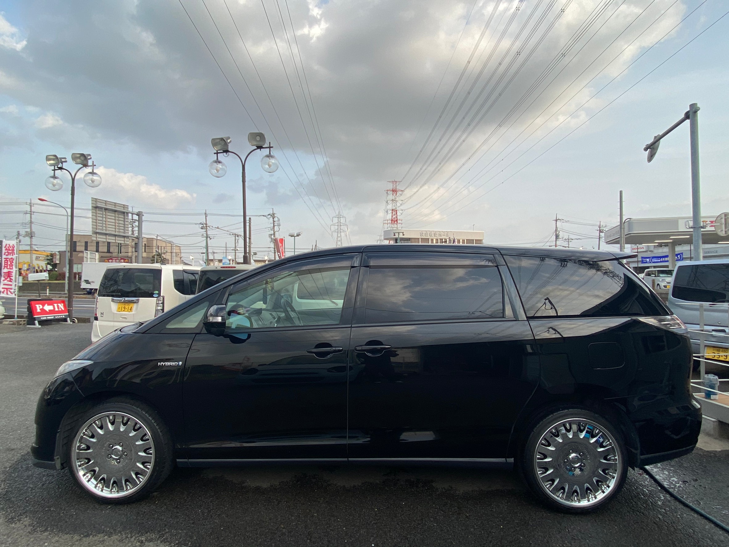 TOYOTA　エスティマハイブリット『Sさま』オイル交換＆タイヤ履き替え＆ALIVEメンテナンスコートパックにてご入庫ありがとうございます！