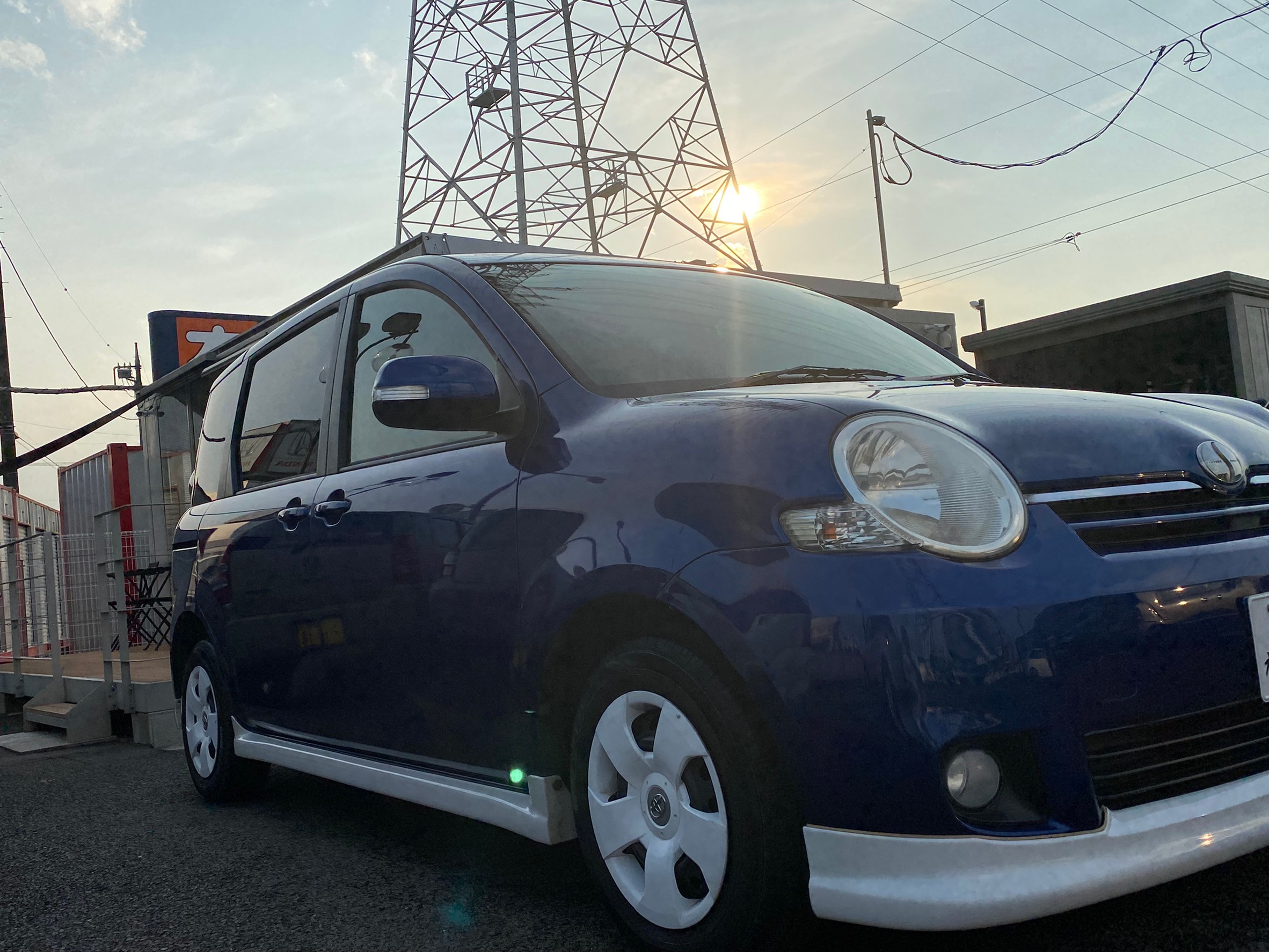 TOYOTA　シエンタ　G『Yさま』エアロ修正、ホイール修正、ヘッドライトクリーニングにてご入庫です。