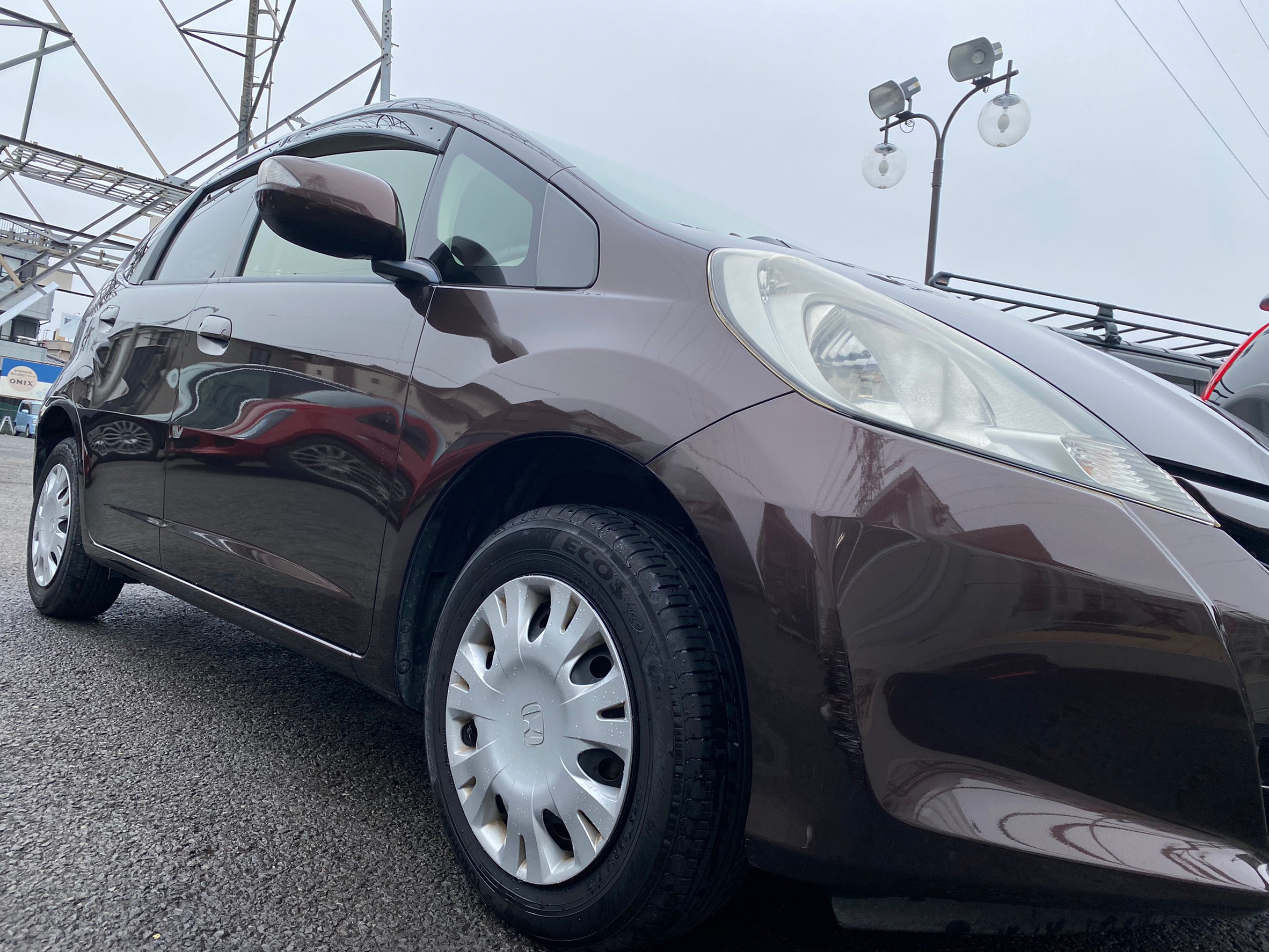 HONDA　フィット　She's『Sさま』タイヤ履き替えにてご入庫です。