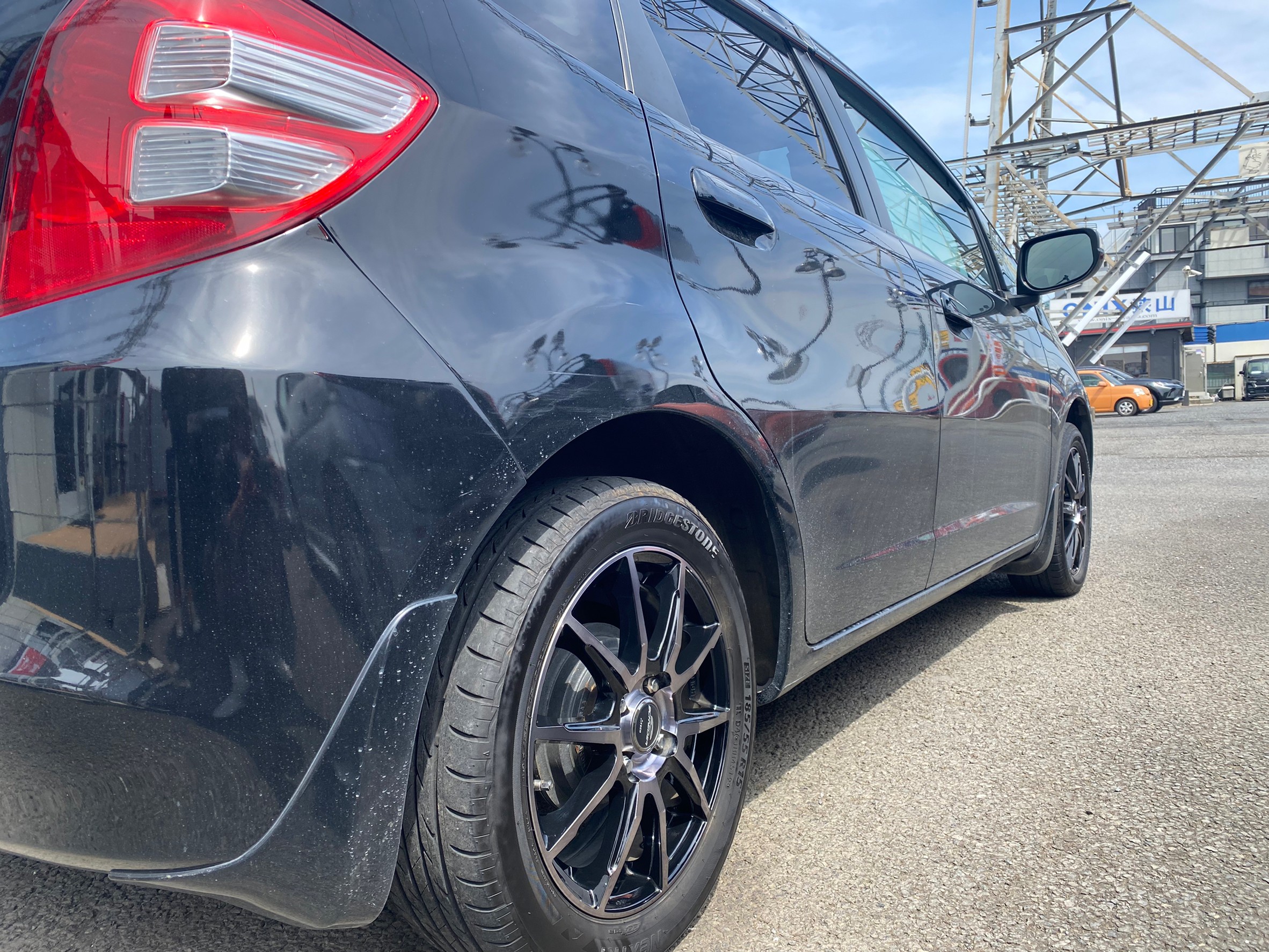 HONDA　フィット　G・Fパッケージ『Sさま』タイヤ履き替えにてご入庫です。