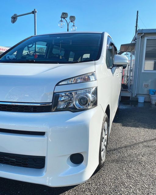 TOYOTA VOXY『Ｏさま』車検、ALIVEメンテナンスコート、ヘッドライトクリーニングにてご入庫ありがとうございました