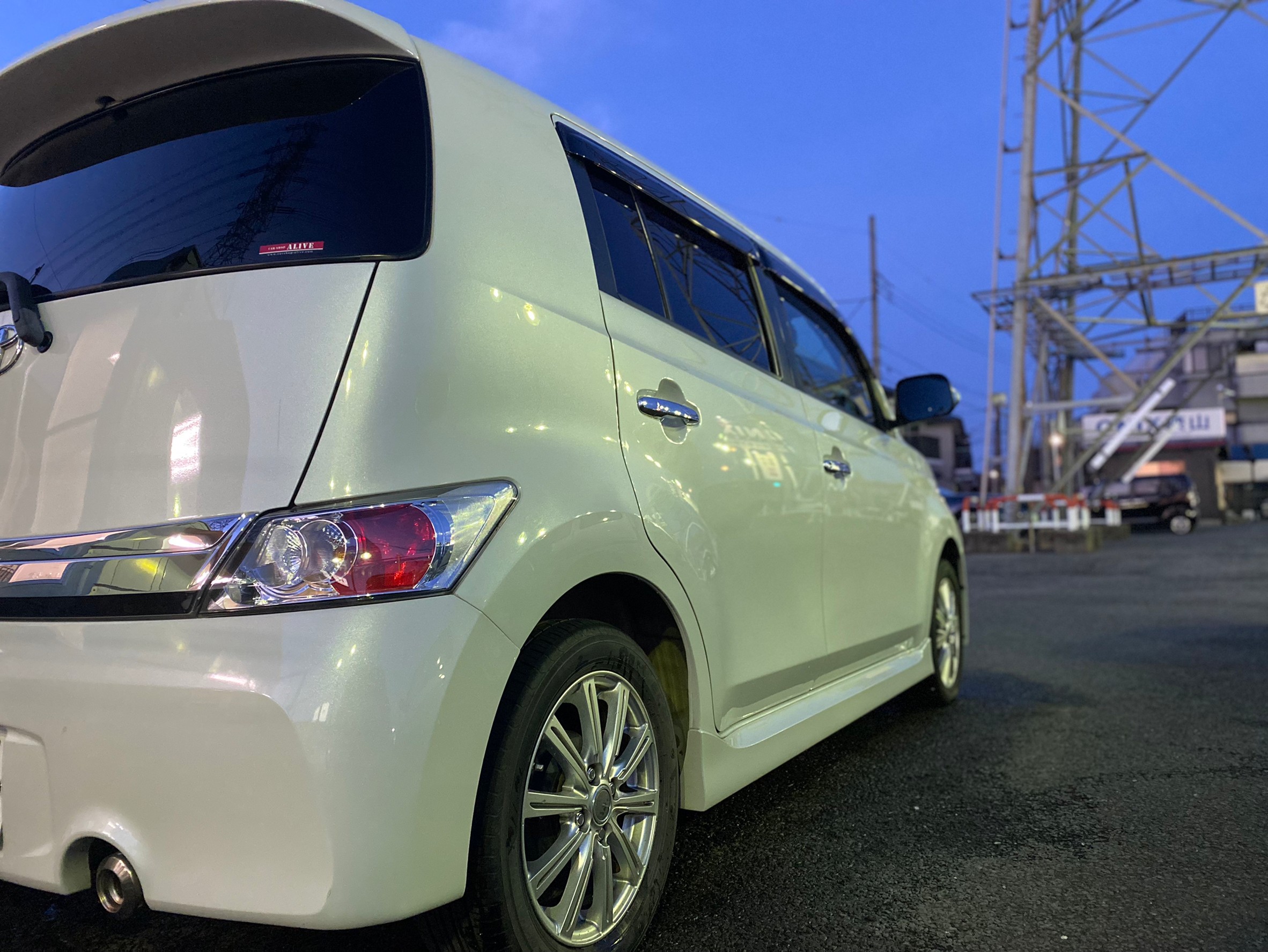 TOYOTA bB 煌Gパッケージ『Sさま』オイル交換、ALIVEメンテナンスコートにてご入庫ありがとうございます。