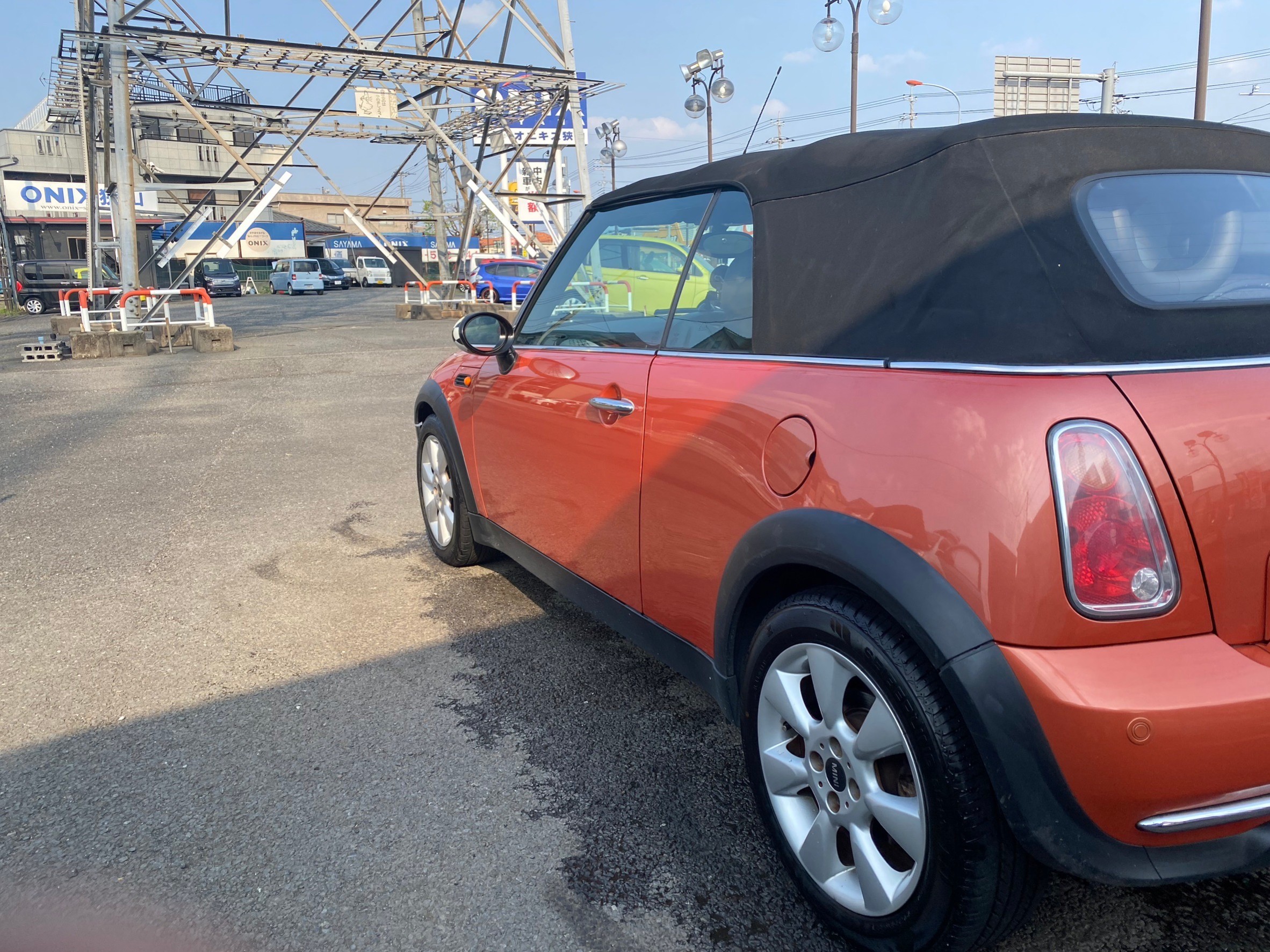 BMW MINI コンバーチブル『Sさま』タイヤ履き替え&フロントウインドウコートにてご入庫ありがとうございました。
