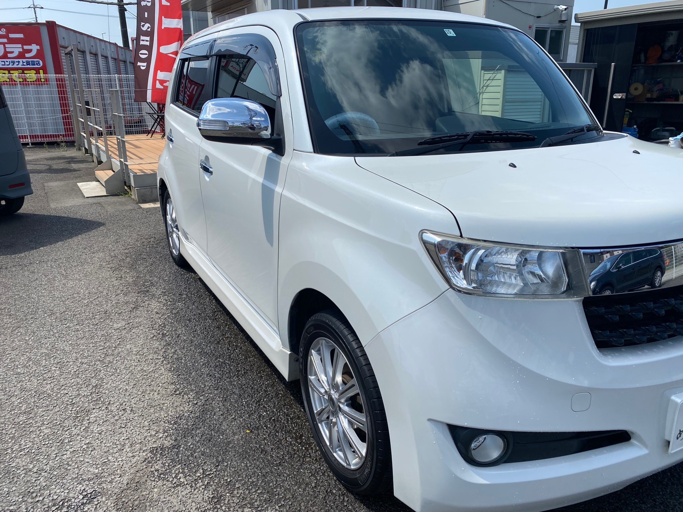 TOYOTA bB Z 煌Gパッケージ『Sさま』タイヤ履き替え、エンジンオイル交換、ALIVEメンテナンスコートにてご入庫ありがとうございます！