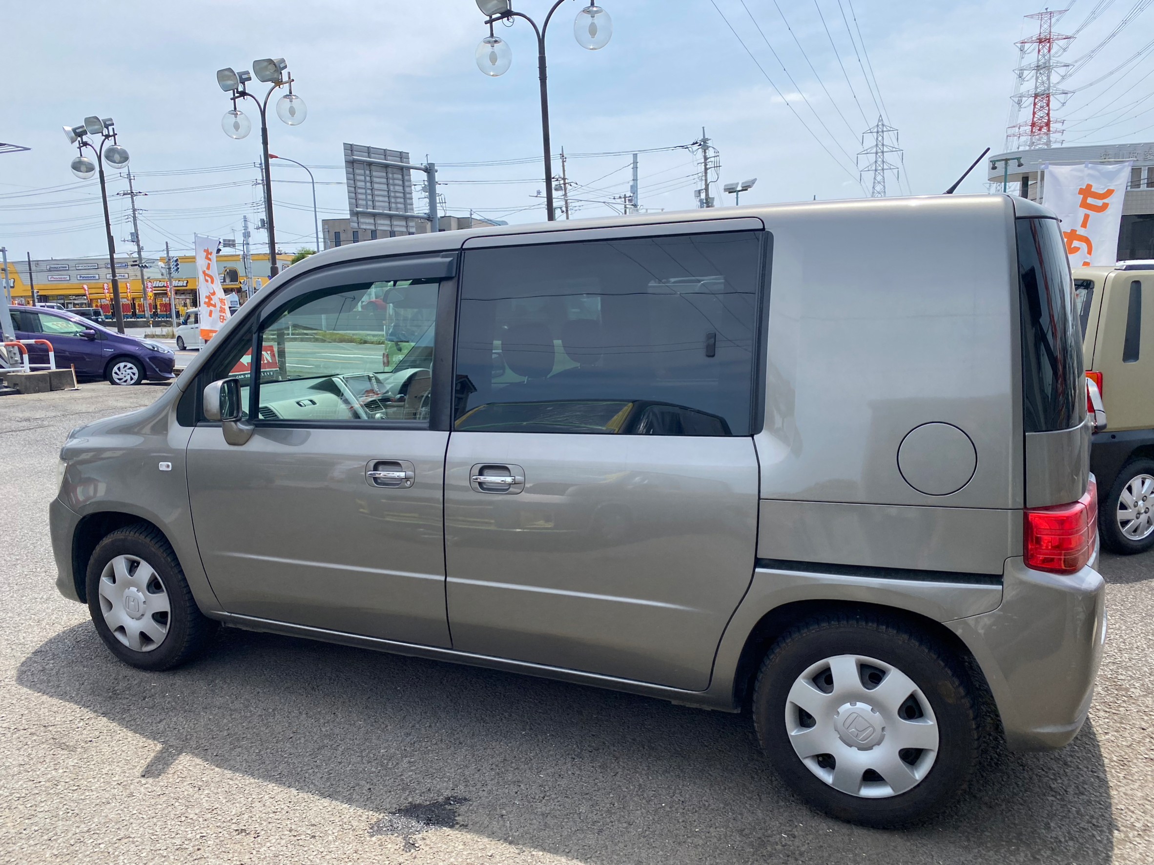 HONDA モビリオスパイク　AUアクティブエディション『Tさま』オイル交換にてご入庫ありがとうございます。